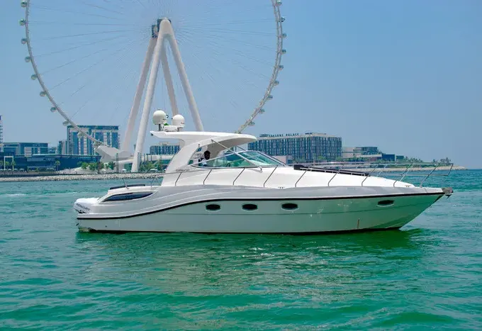 Beautiful Yacht 40ft available for cruising in Dubai