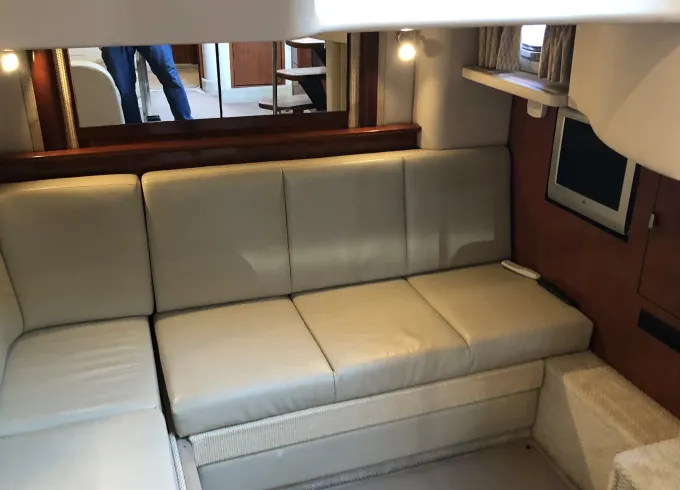 SeaRay Sundancer 41' Power Sport Yacht Crusie in Sag Harbor