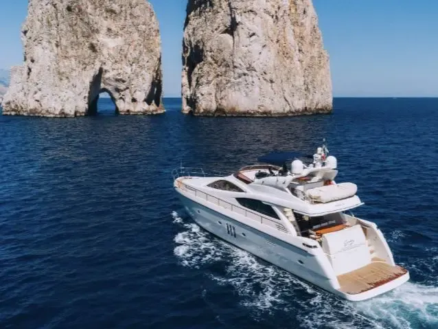 Experience the sea aboard an excellence of Italian design – Abacus 70 Fly