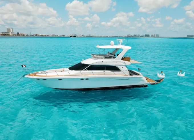 Deal of the Day! 52' Sea Ray Yacht for Rent in Cancun, Mexico.