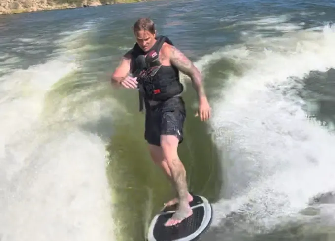Supreme S211 Surf Boat! Lets Surf!