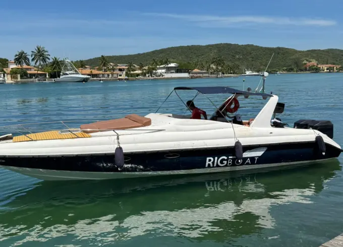 33ft Runner Motor Yacht Rental in Arraial do Cabo, Rio de Janeiro, Brazil