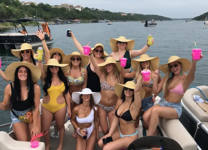 Party Tri-toon for up to 12 People on Lake Travis