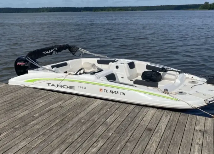 Fun Fish / Ski / Tubing - 19ft Tahoe Deck Boat!