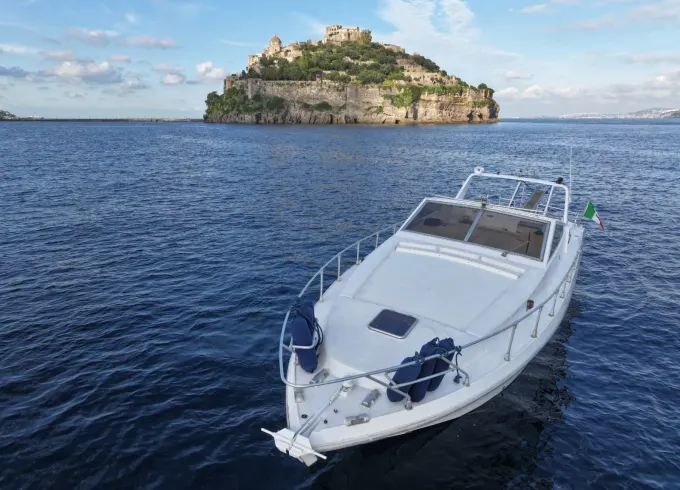 Yacht tour of the island of Ischia with lunch on board