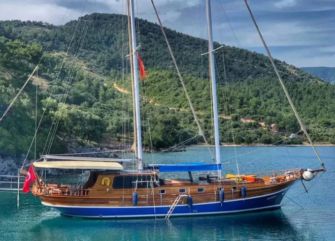 Beautiful Gulet: 30-Meter Traditional Boat for an Amazing Blue Cruise in Aegean