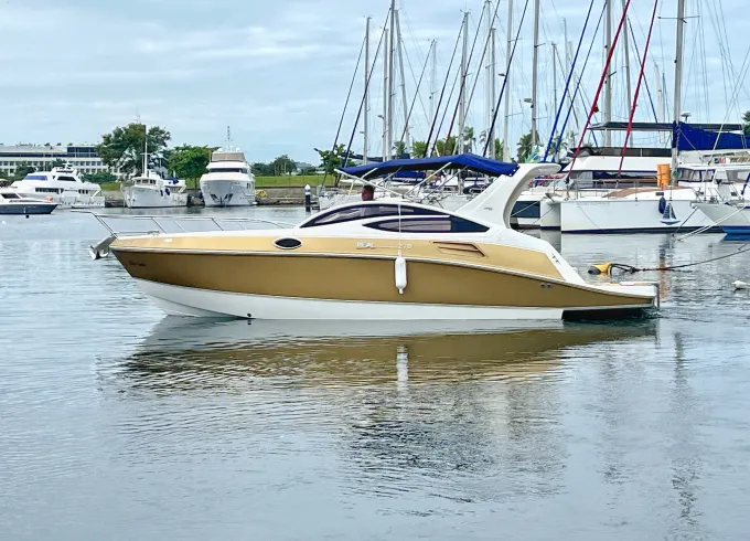 27ft Mavi Real Motor Yacht Rental in Rio de Janeiro, Brazil
