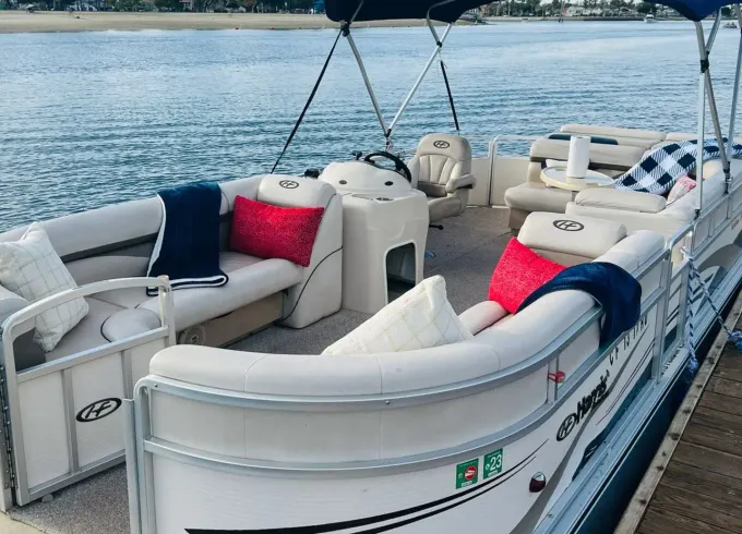 Amazing times under the sun with 22' Harris Sunliner 220 pontoon