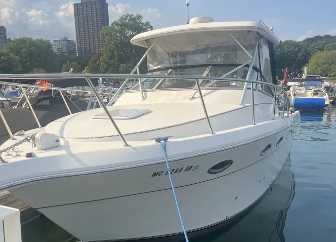 Captained 31ft Sports Craft Boat With All the Amenities Down Below