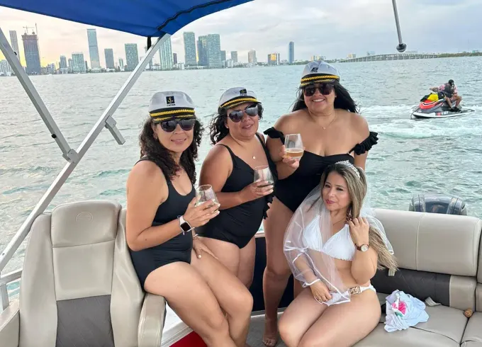 Enjoy a Custom 24ft Pontoon for Adventure in Miami