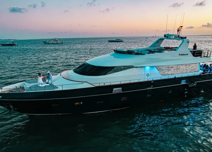 ENJOY MIAMI IN 110FT RODMAN!!!