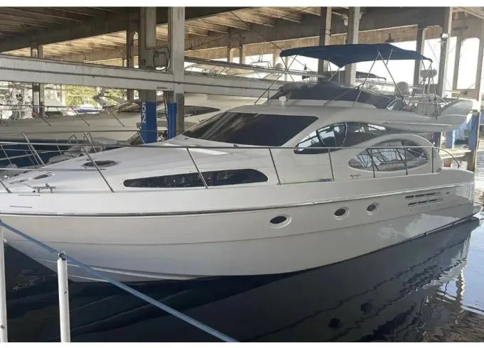 Azimut 54' Flybridge for up to 13 guests
