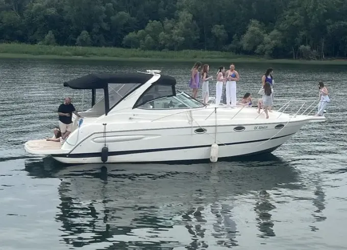 36ft Maxum Luxury Yacht in Chateauguay