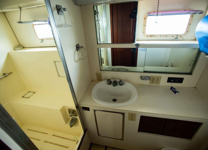 FLORERO| Hatteras 48 ft Classic and Beautiful.