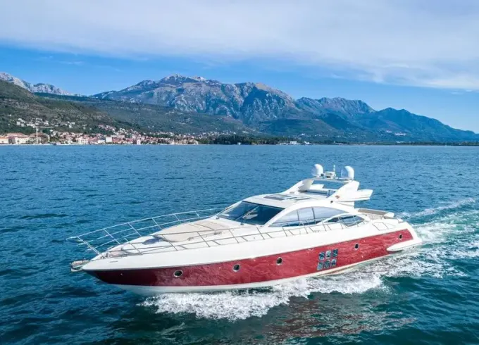 62ft Azimut Italian Yacht Charter Chicago for Up to 6 Guests