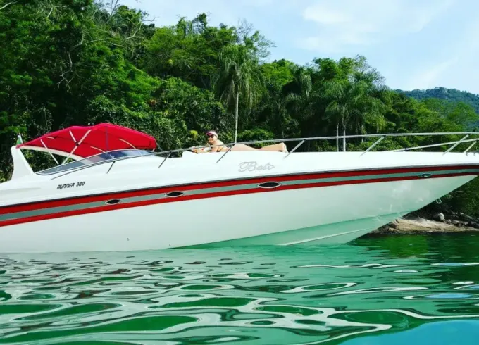 38' Curtição Runner Motor Yacht Rental in Angra dos Reis, Brazil