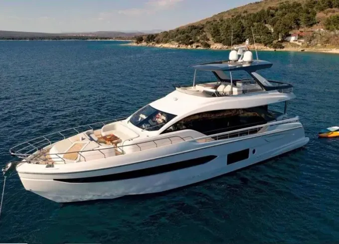Luxurious Azimut 78 Fly Yacht in Podstrana, Croatia
