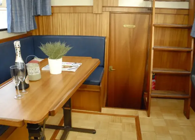 32' Rogger 1000 Salon “Mantelmeeuw” yacht charter in IJsselstein