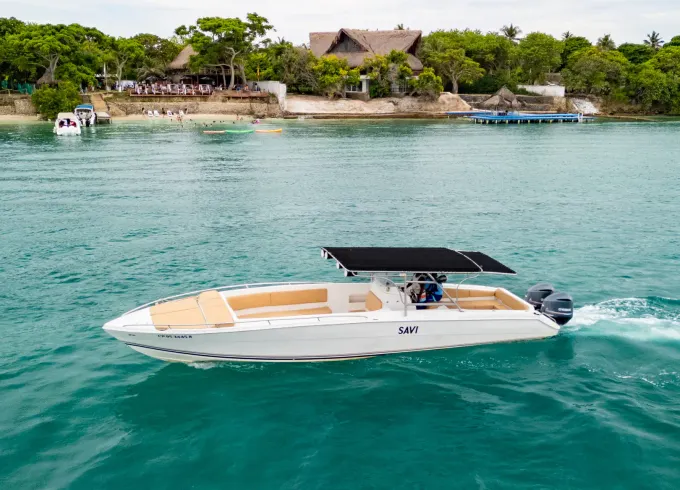 Luxury 42ft Event Boat for 27 Guests | Cartagena Island Charter
