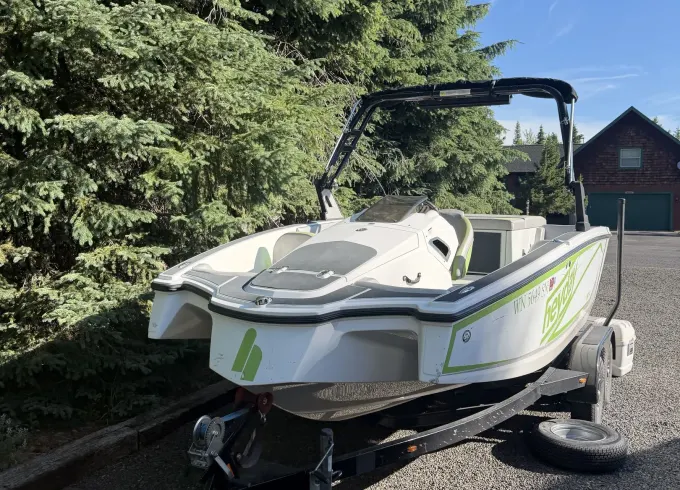 Lake Day Made Easy Heyday Surf Boat- cascade lake or Payette (McCall)