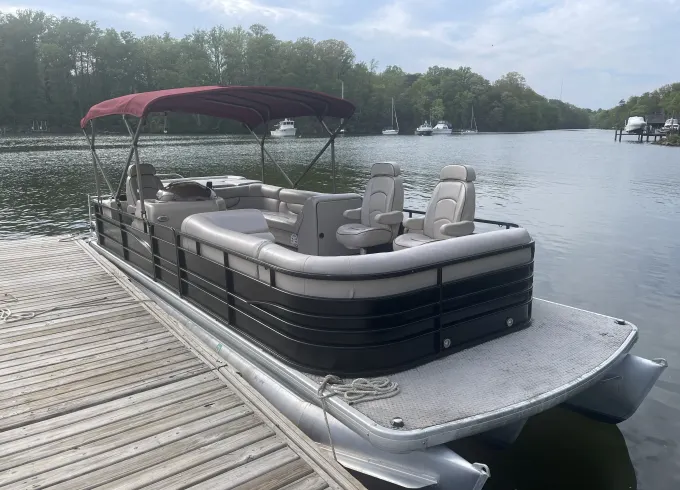 27' Godfrey Tritoon Pontoon Boat - Perfect for Cruising and Entertaining
