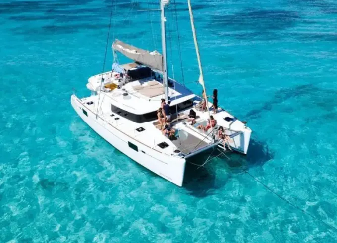 45' Lagoon Catamaran tour to Isla Mujeres