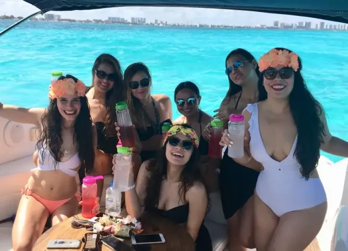 Gorgeous 29ft Sea Ray Sundancer book 6 hrs  free margaritas