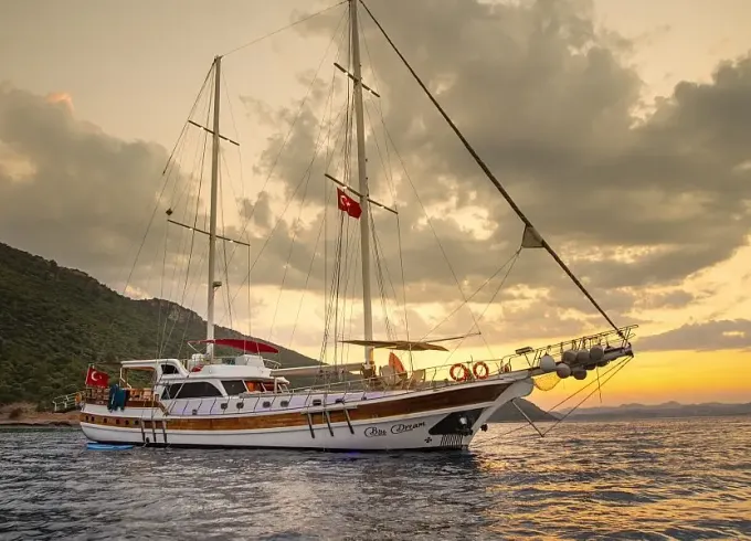 BLU DREAM  This Wonderful Luxury Gulet  is 25 m Long and for 8 People..