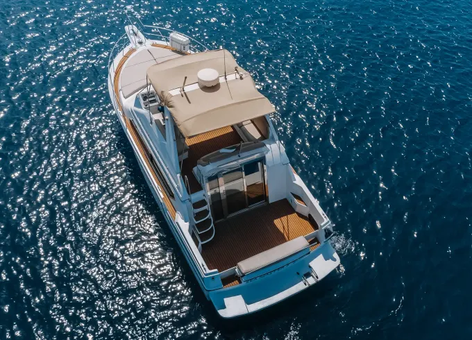 Charter 45ft Seamaster 2 Luxury Yacht