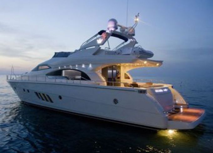 Dominator Yacht