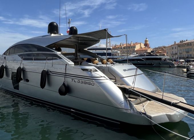 Pershing 64