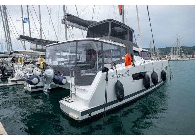 Fountaine Pajot Astrea 42