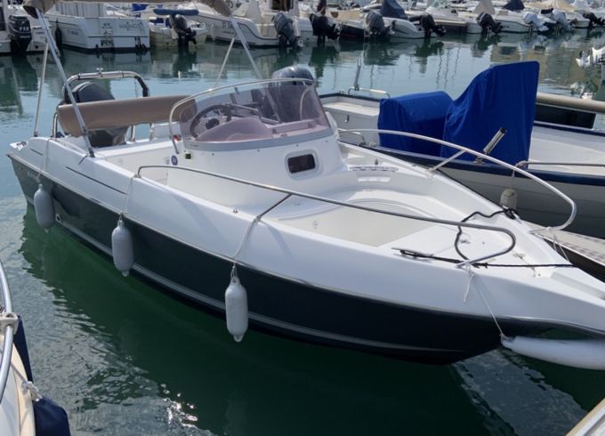 B2 Marine Cap Ferret 552 Open