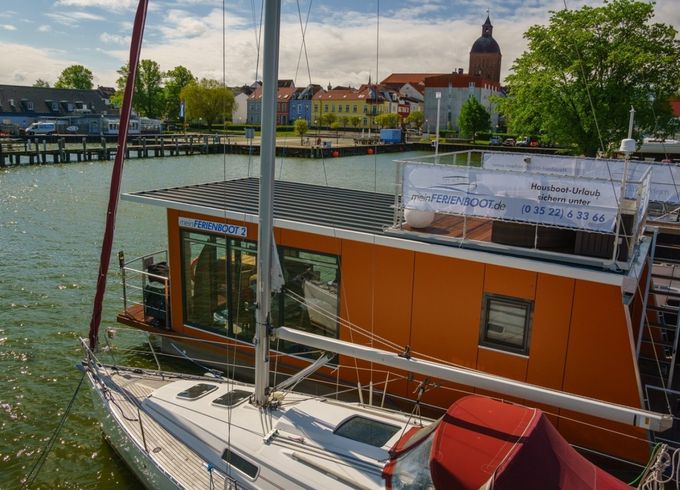 1 Floating 30 Schwimmferienhaus