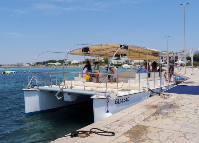 Lady Hawk catamarani 37 passengers