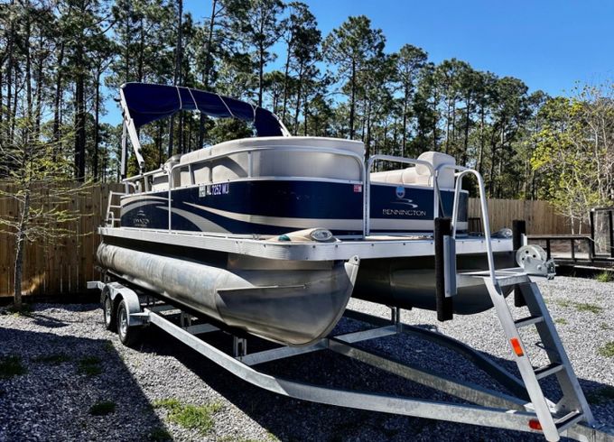 Bennington 21ft