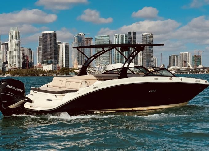Sea Ray 270 Sundeck Outboard
