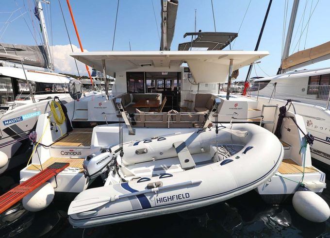 Fountaine Pajot Lucia 40