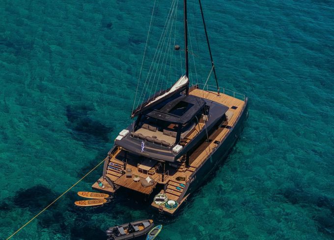 Moon Yacht 65