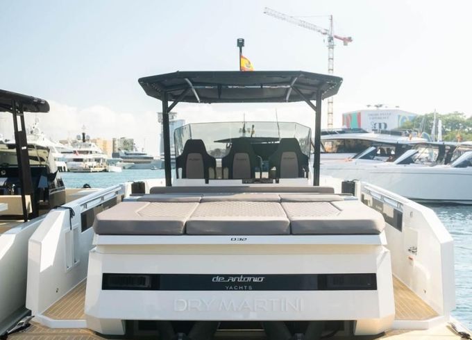 DE ANTONIO Yachts 32 OPEN
