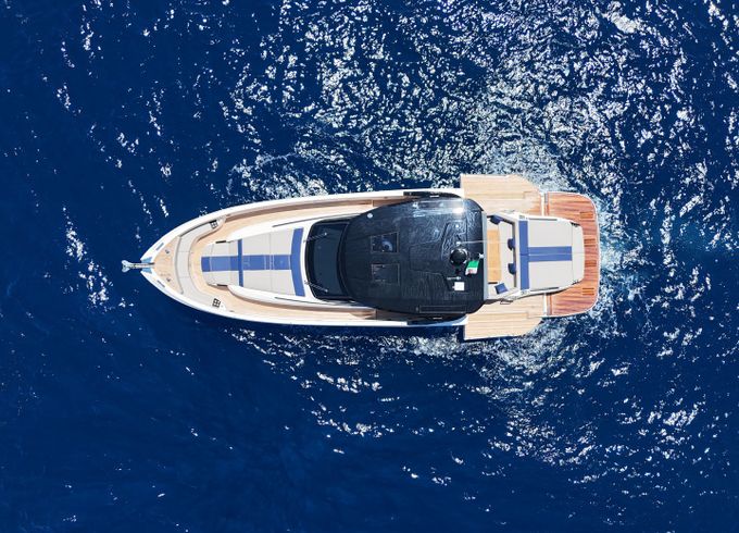 Cayman 540WA