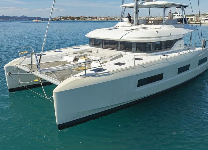 Lagoon 55_5 Cabins