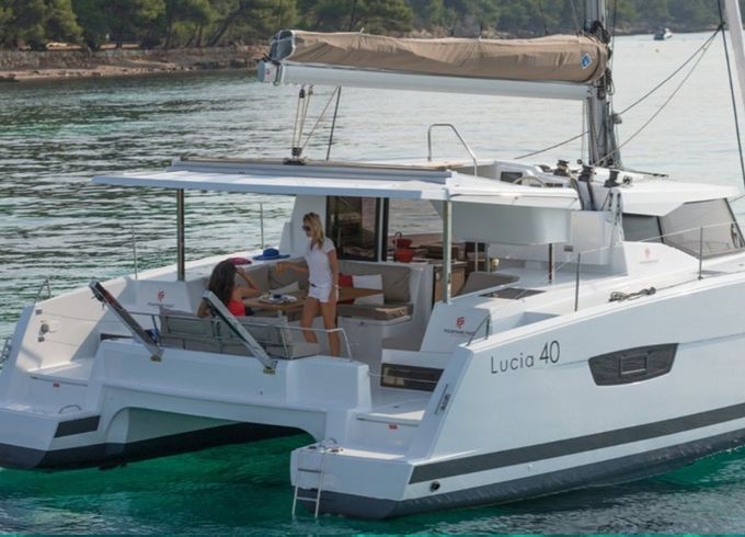 Fountaine Pajot Lucia 40