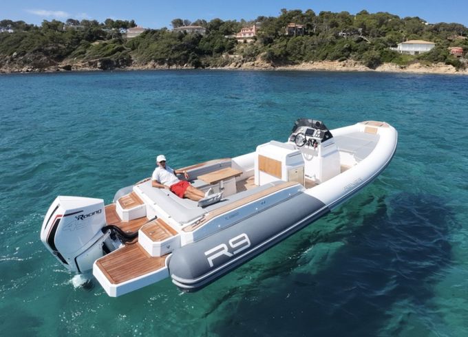 Renier R9 Tourer