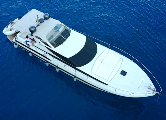 Pershing 52