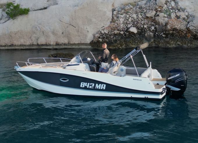 Quicksilver Activ 755 Sundeck