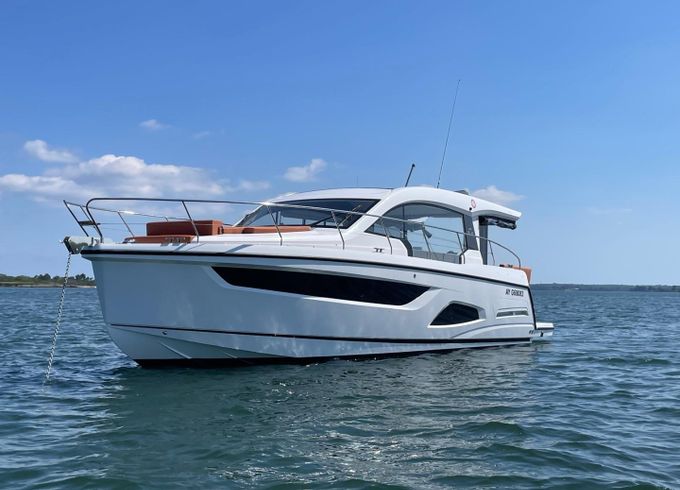 Sealine C390