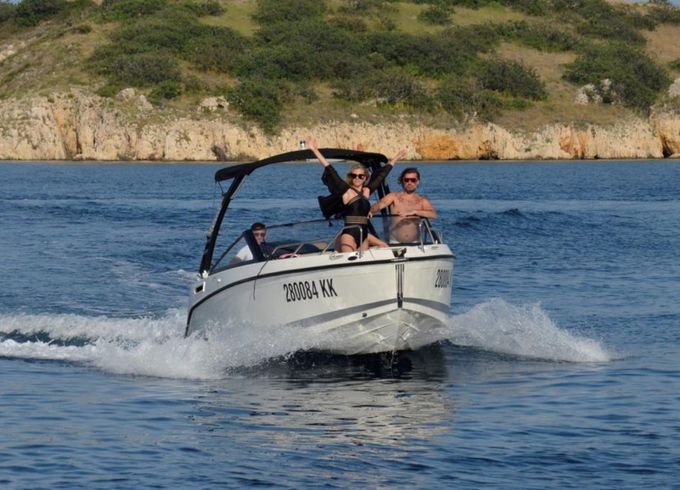 Quicksilver Activ 675 Open