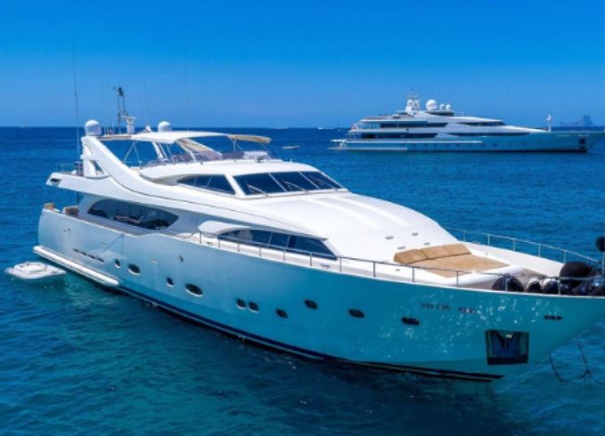 Ferretti 112