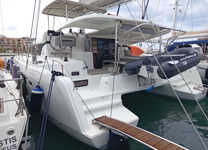 Lagoon 42